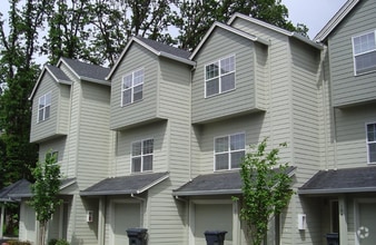 Building Photo - Location Location Location ~2 Bedroom 2.5 ...