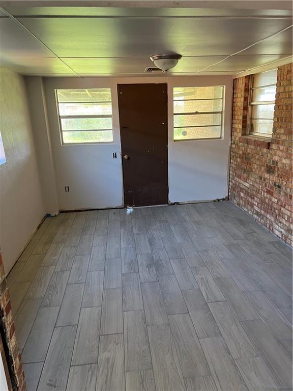 Building Photo - 628 Lotus Ave