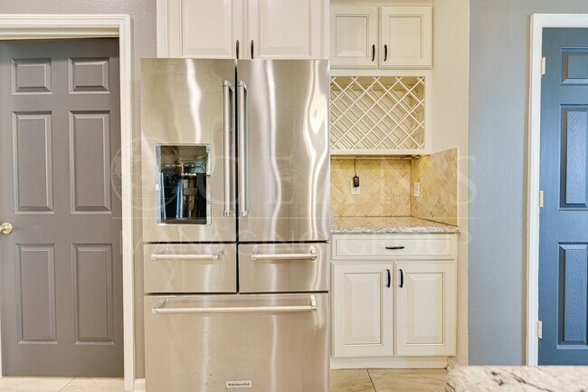 Building Photo - Spacious 4 Bedroom Home with Loft – Prime ...