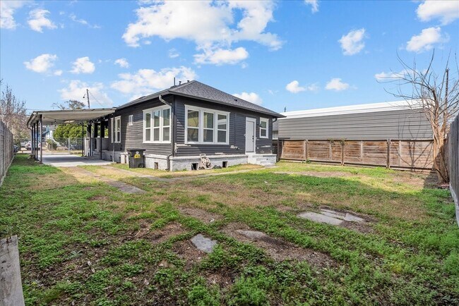 Building Photo - 213 Grace St