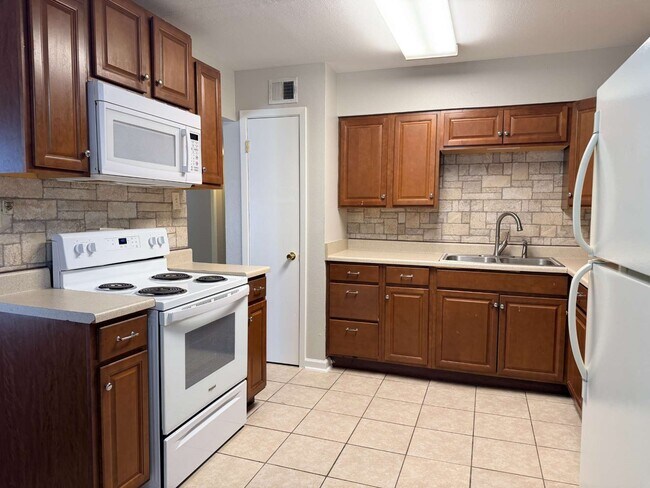 Building Photo - 2102 5th Ave N