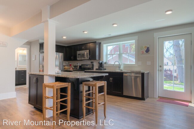 Building Photo - 5 br, 3 bath House - 202 Washington Street