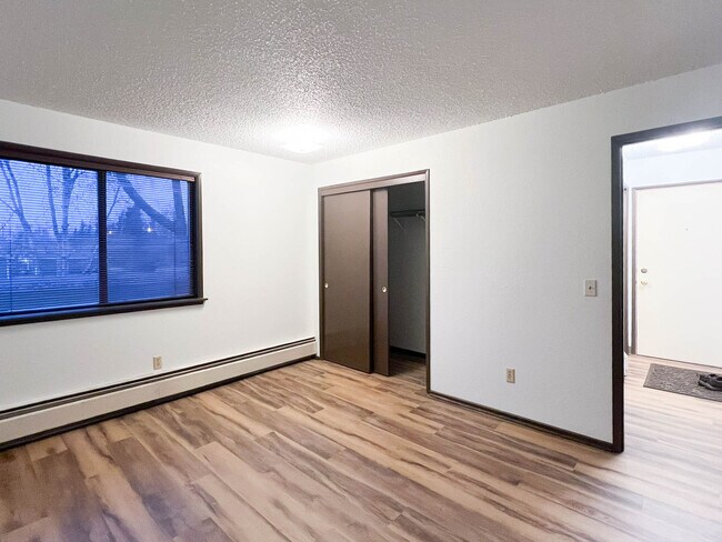 Building Photo - 3051 Lois Dr