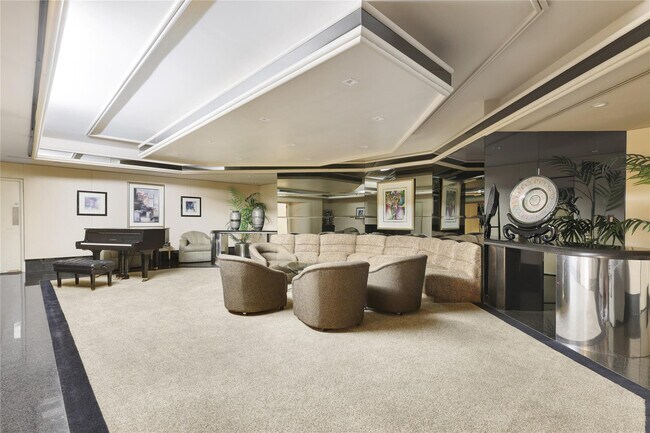 Building Photo - 20191 E Country Club Dr