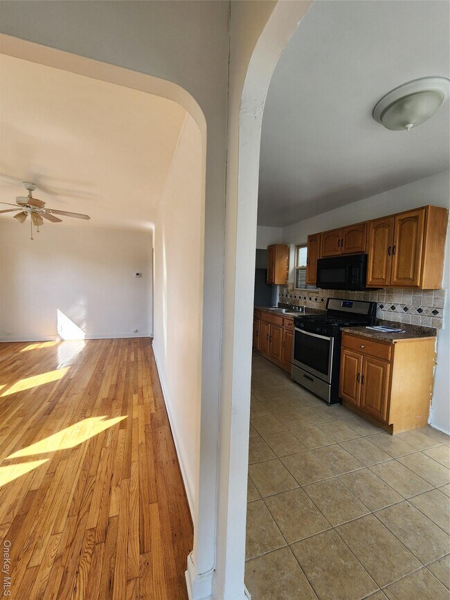 Building Photo - 1609 Colden Ave