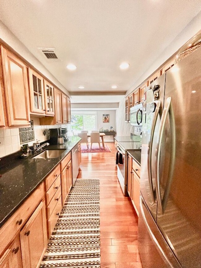 Building Photo - Welcome to this Lovely Home in Reston, VA!
