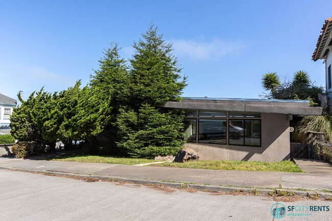 Building Photo - Sherwood Forest: Single Family Home w/ 2 C...