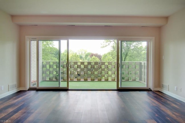 Building Photo - 275 N Portage Path