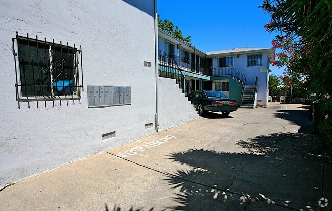 Building Photo - 2738 Havenscourt Blvd