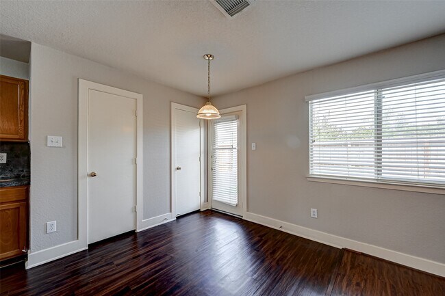 Building Photo - 7603 Chalk Hill