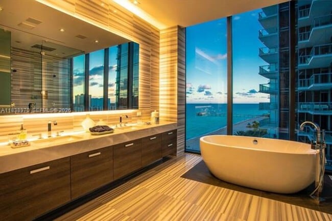 Building Photo - 17141 Collins Ave
