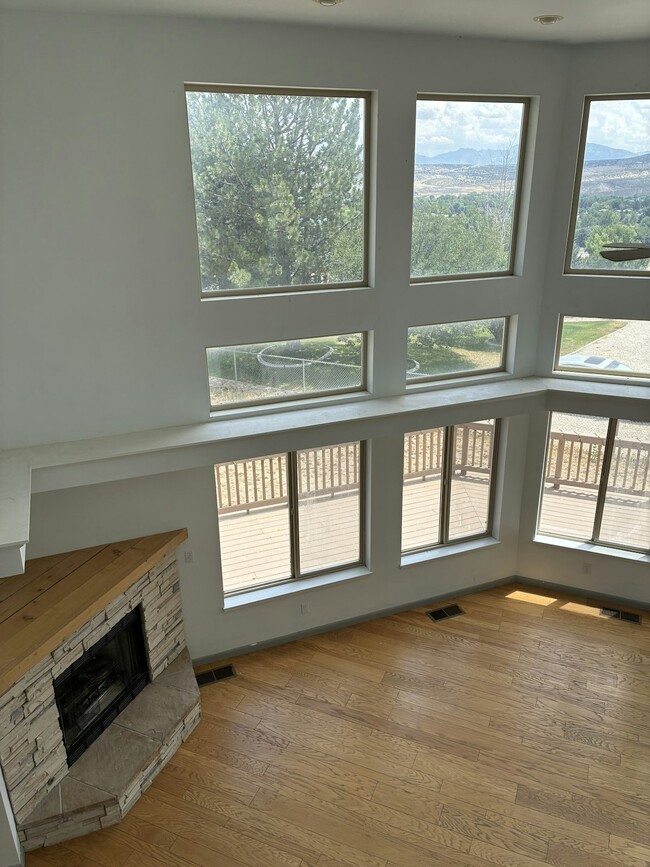 Building Photo - 2092 Colonial Dr