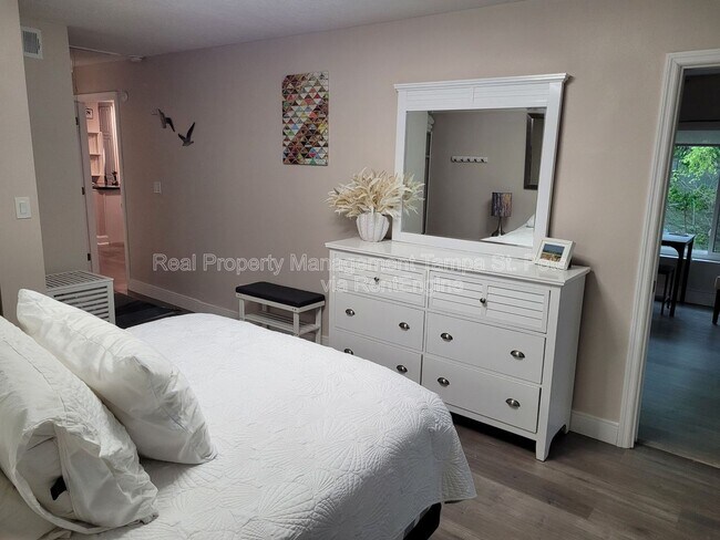 Building Photo - 823 Bahia Del Sol Dr