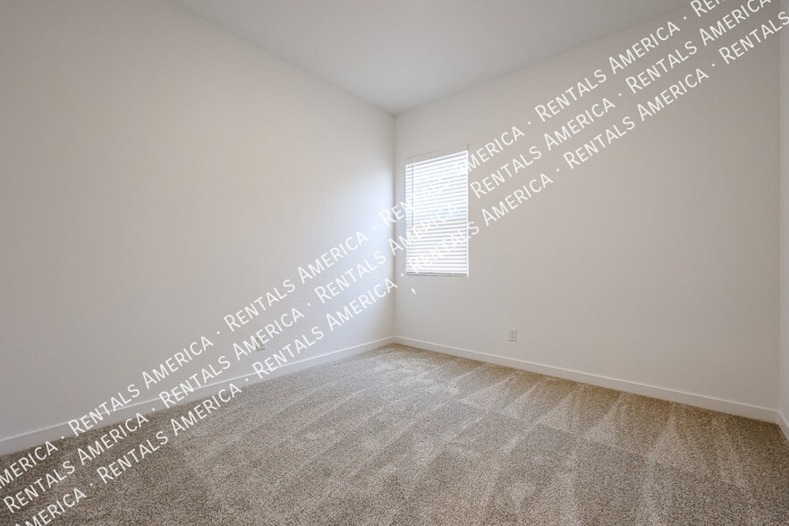 Building Photo - 23075 E Lords Wy