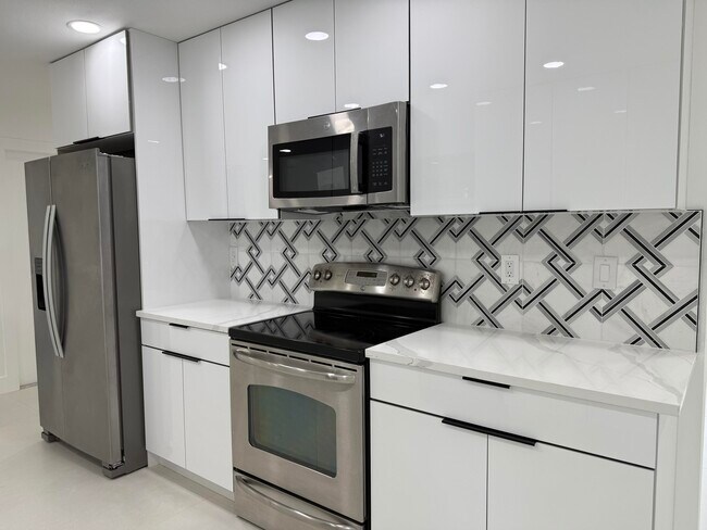 Building Photo - 137 Alcazar St