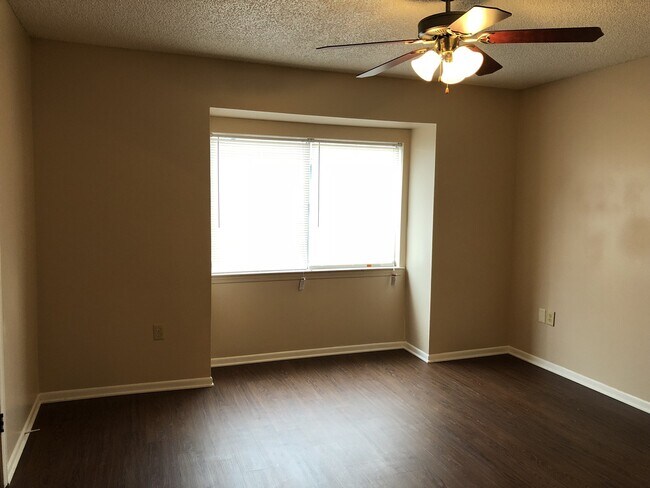 Building Photo - 8845 GSRI Ave