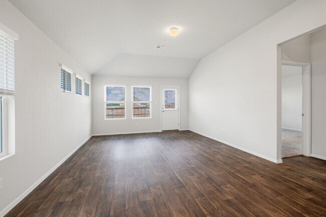 Building Photo - Thriving 3 Bedroom, 2 Bath Home in San Mar...