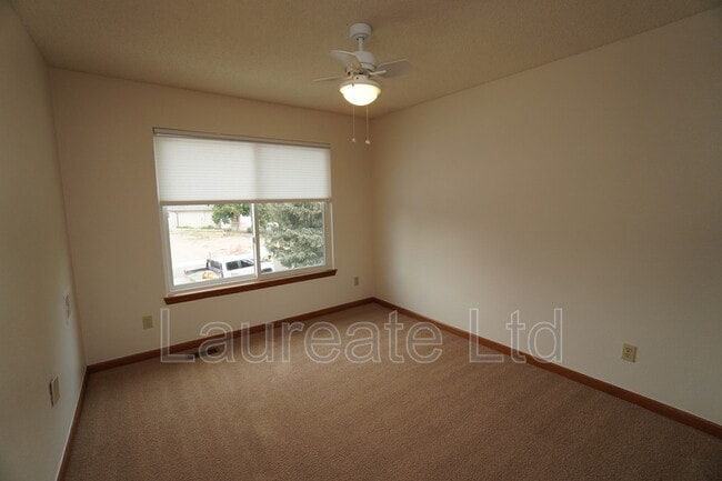 Building Photo - 1702 W Dry Creek Rd