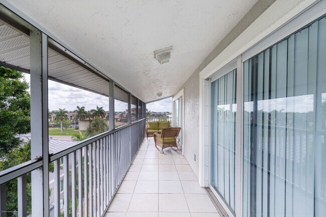 Building Photo - 1477 Park Beach Cir