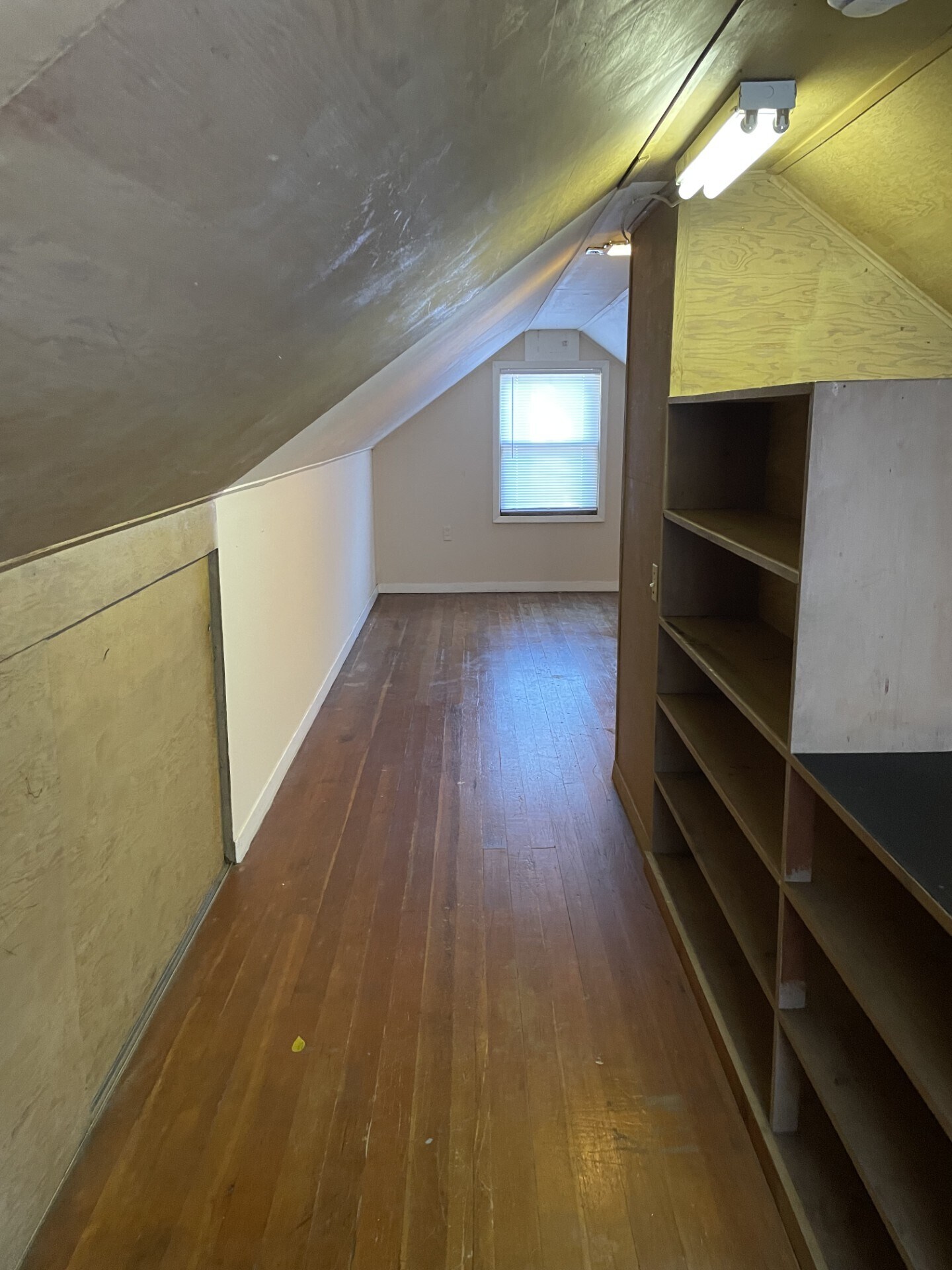 Upper level - 2522 Hancock St