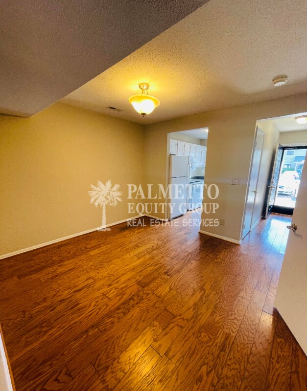 Building Photo - 2607 Cottage Pl