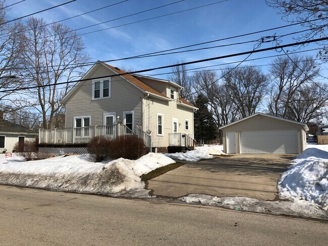 View from street - 112 S Stewart St