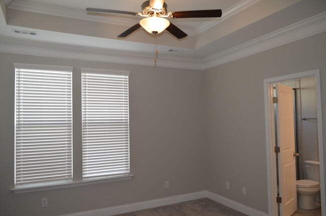 Building Photo - 1057 Vida Wy