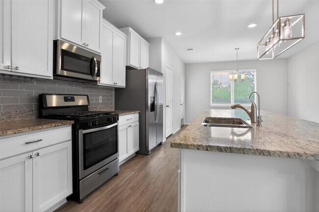 Building Photo - 16817 Pink Wintergreen Dr