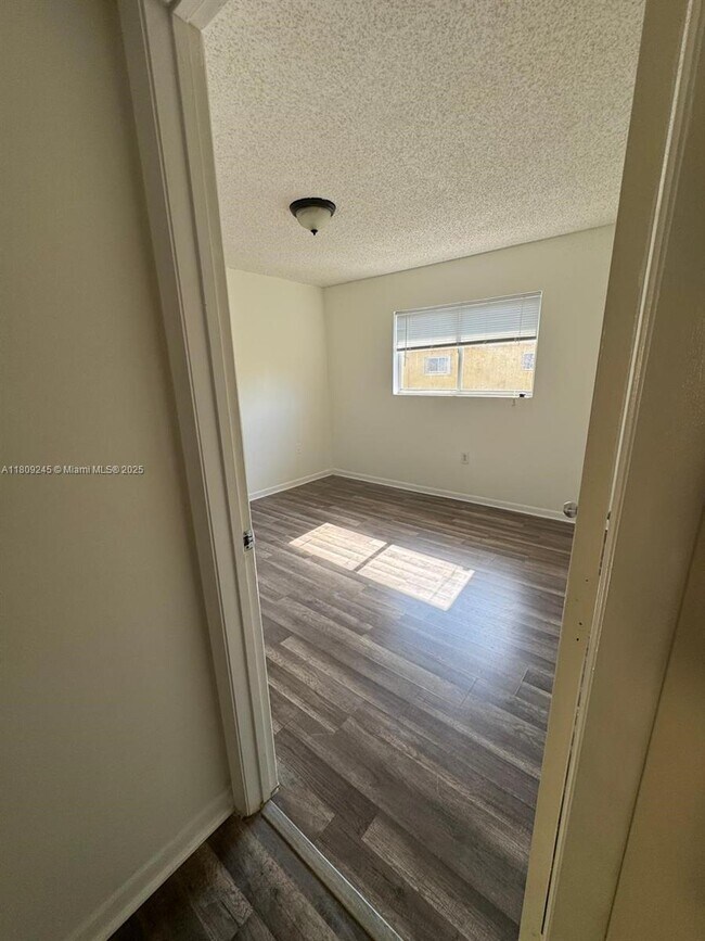 Building Photo - 14910 SW 82nd Terrace