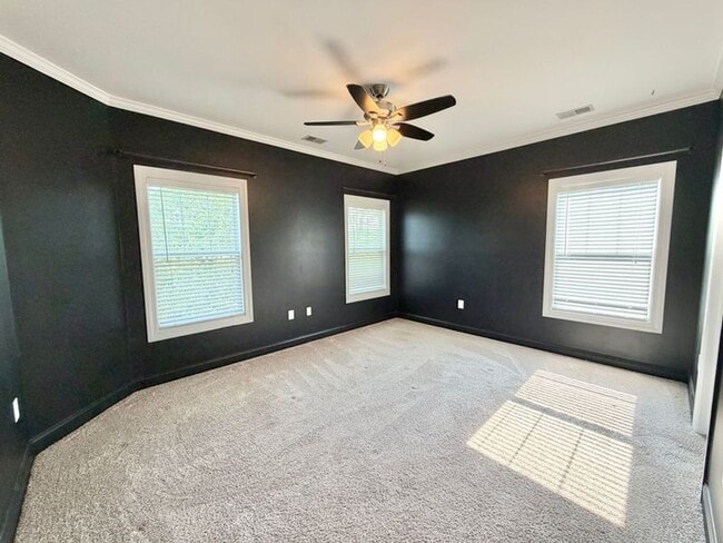 Building Photo - Comfort & Convenience: 3BR End-Unit Townhome in Pooler