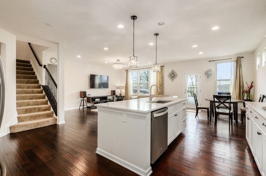 Building Photo - 6692 Rocky Ridge Dr