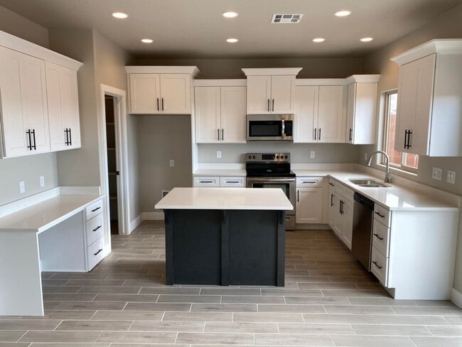 Building Photo - Scenic 3-Bedroom Townhome with Stunning Re...