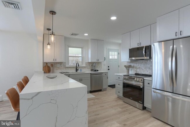 Building Photo - 137 Apple Ln