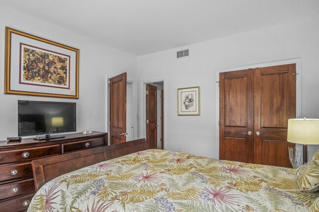 Building Photo - 730 Greensward Ct