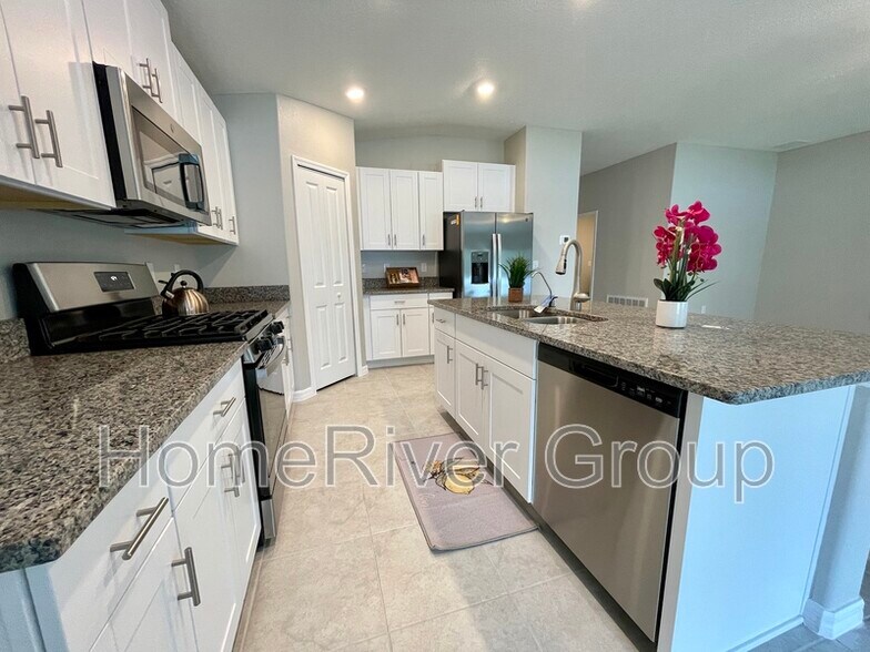 Building Photo - 10326 Scarlet Skimmer Dr