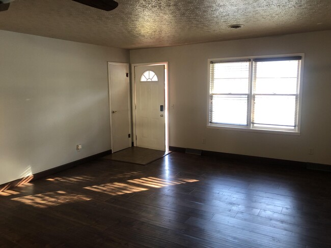 Building Photo - 303 N 7th St