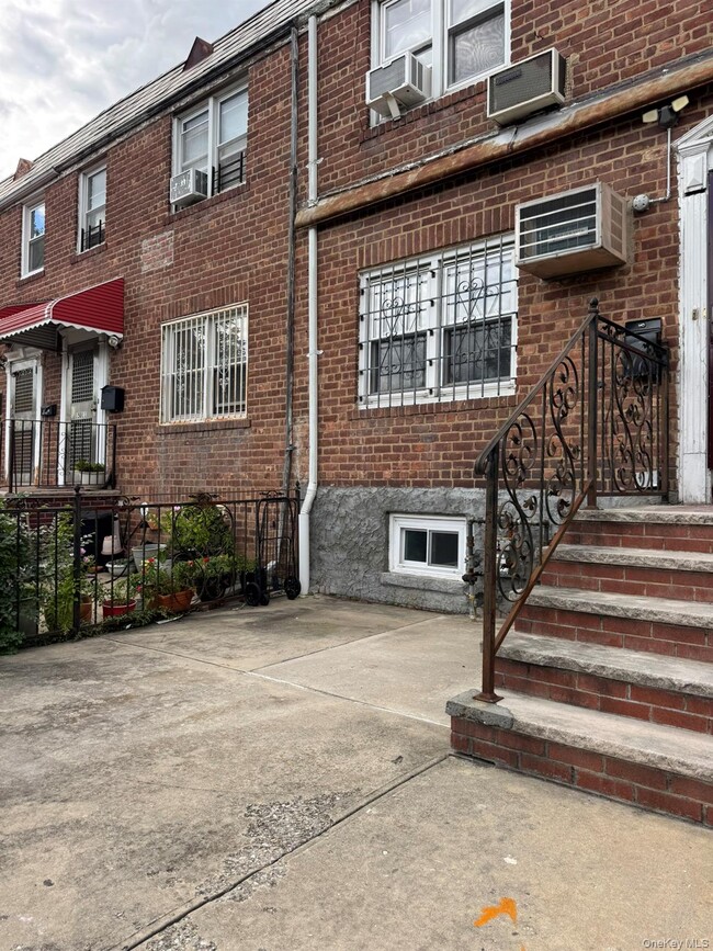Building Photo - 150-13 78th Ave