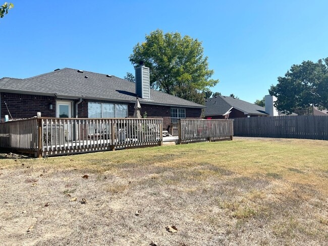 Building Photo - NEW IN MANAGEMENT - AVAILABLE NOW