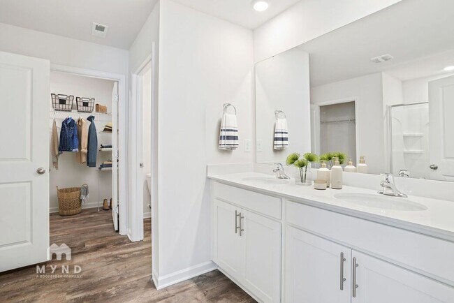 Building Photo - 5620 Harrison Trace Dr