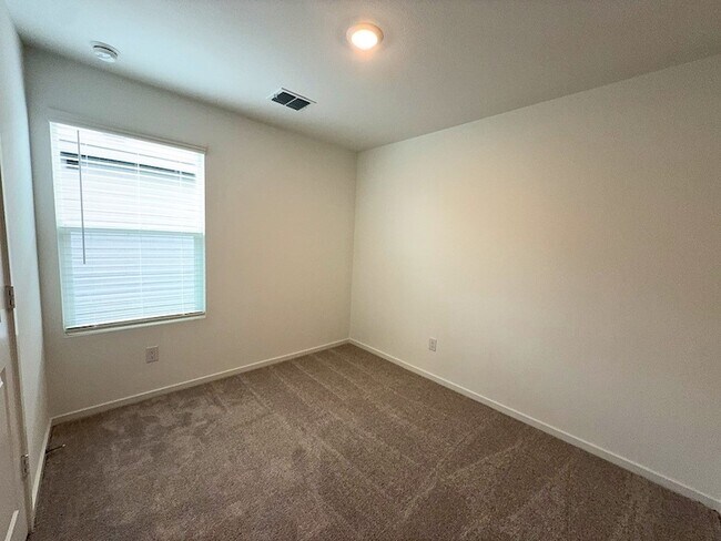 Building Photo - 6220 Sandpiper Ln