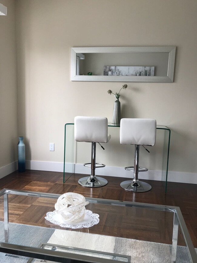 Building Photo - Large Private Bedroom in Sunset / Parkside near McCoppin Square and Taraval Corridor