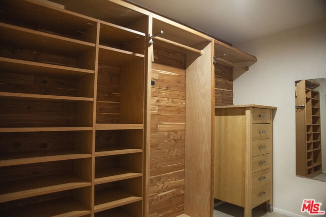 Building Photo - 4519 Van Noord Ave