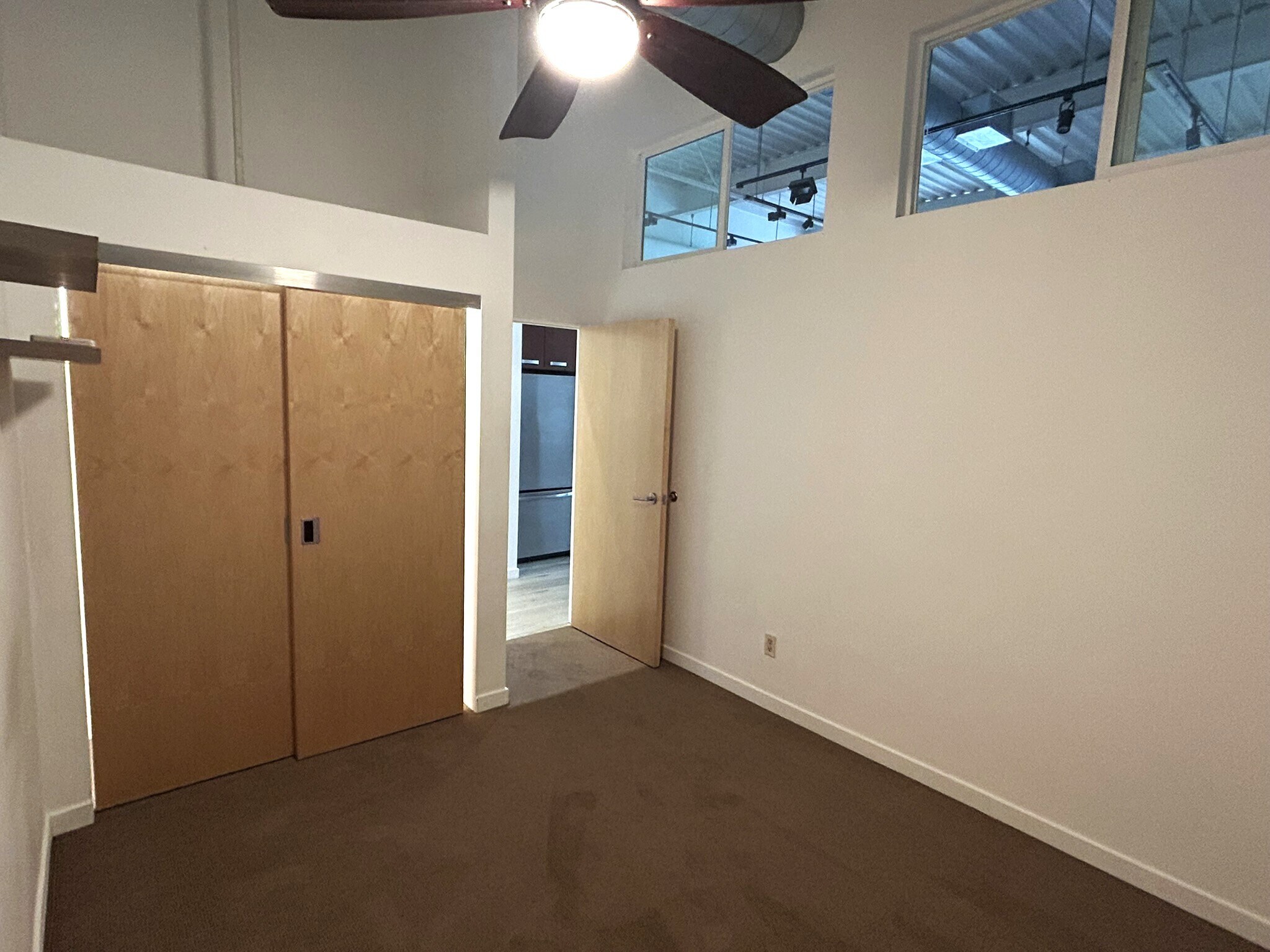 Building Photo - 231 Robinson St
