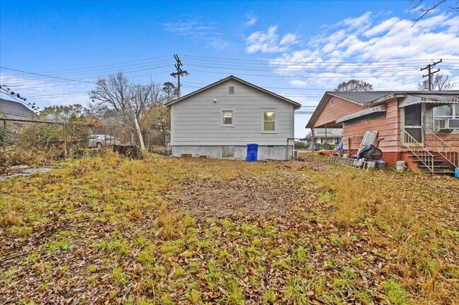 Building Photo - New Renovation with Porch near Downtown Gr...