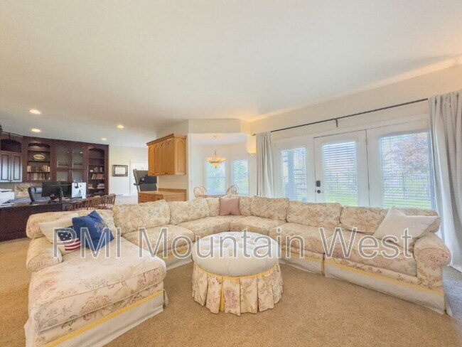 Building Photo - 49 E Fairway Dr