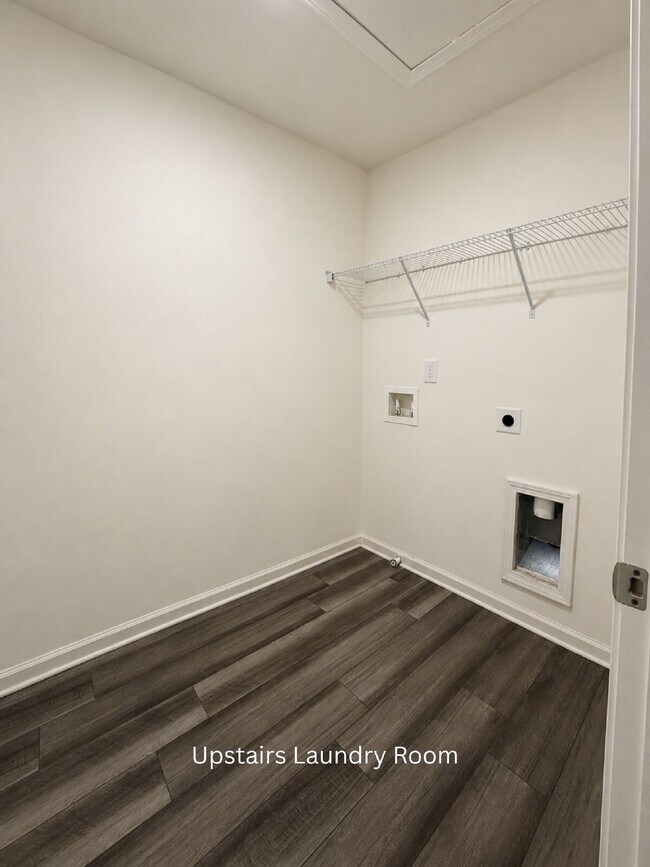 Building Photo - Spacious 5BR Home with Loft in Swim Community