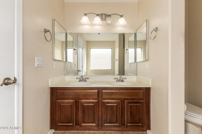 Building Photo - 3335 W La Salle St