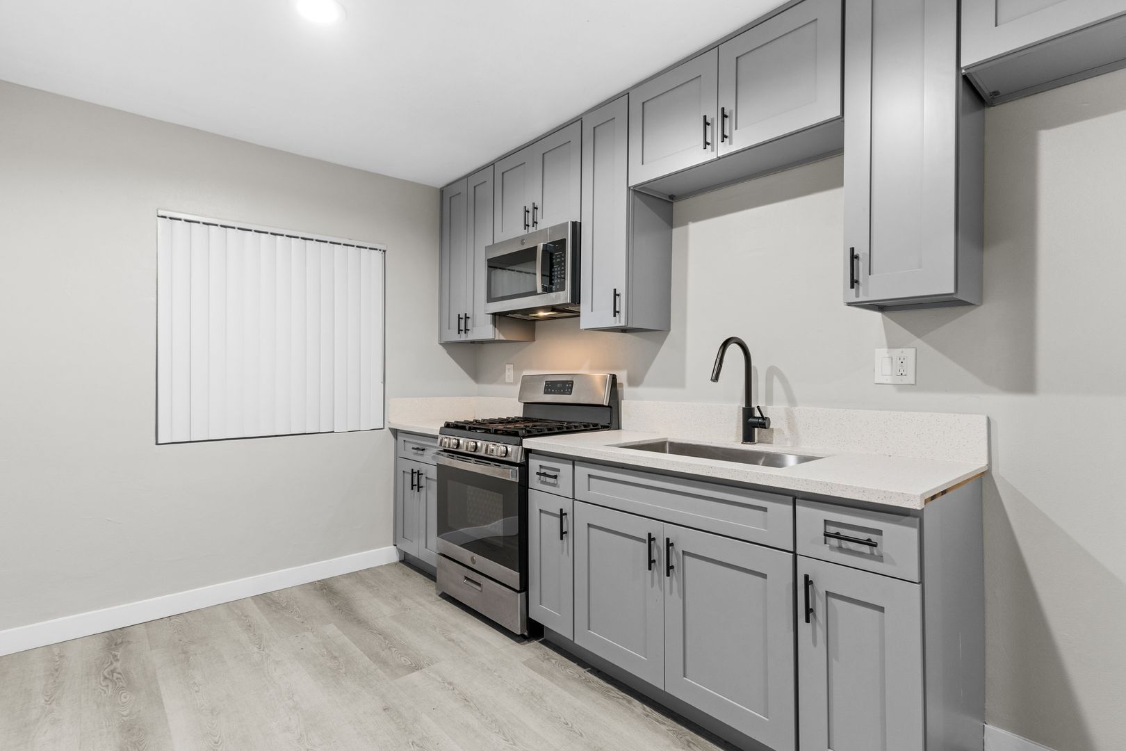 Building Photo - 113 S Lillie Ave