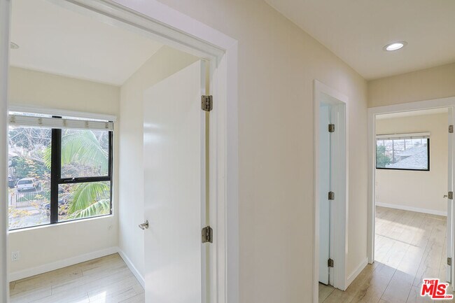 Building Photo - 1277 W 23rd St