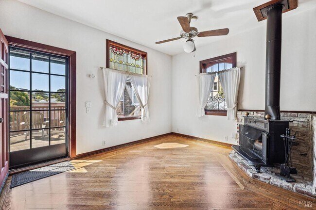 Building Photo - 415 Turney St